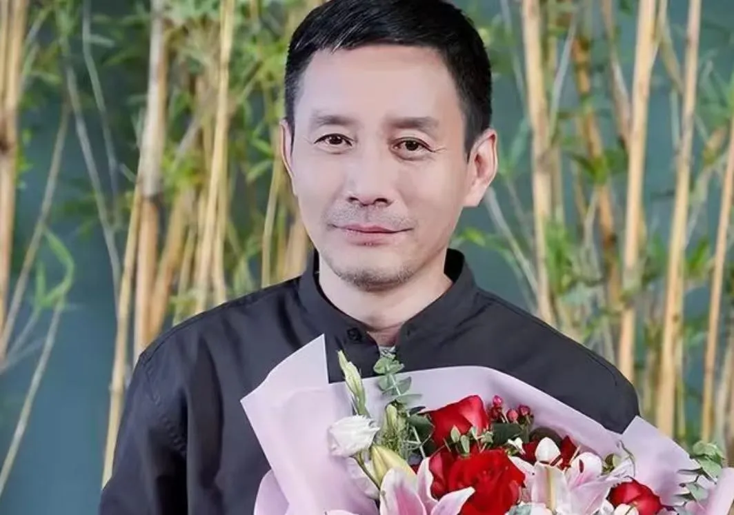 他倆竟然是夫妻！新晉“叔圈”頂流，中年再婚娶國民女神，把妻子女兒寵上天