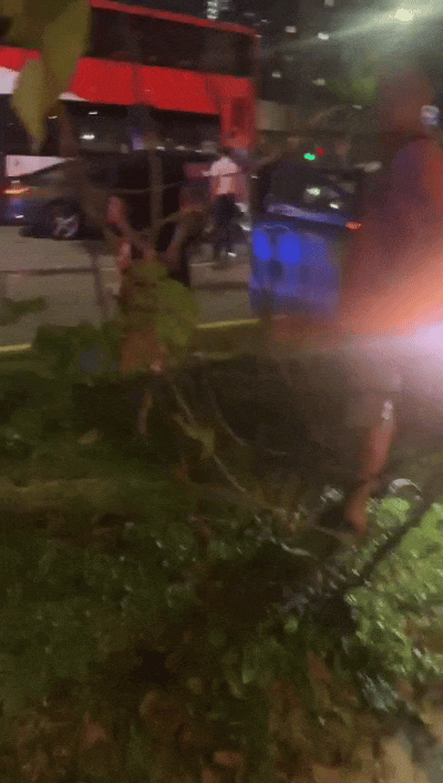 驚險！宏茂橋兩車猛烈相撞損毀嚴重，女童昏迷！目擊者挺身救援，現場畫面曝光