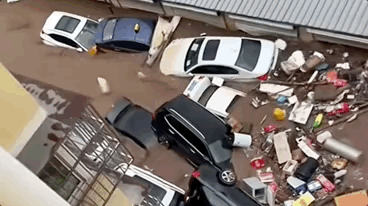 關注關注北京洪災吧！4天下了一年的雨…