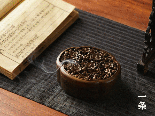 古典香盒、秀雅蘇扇、護髮木梳，金絲楠木手工匠造之美