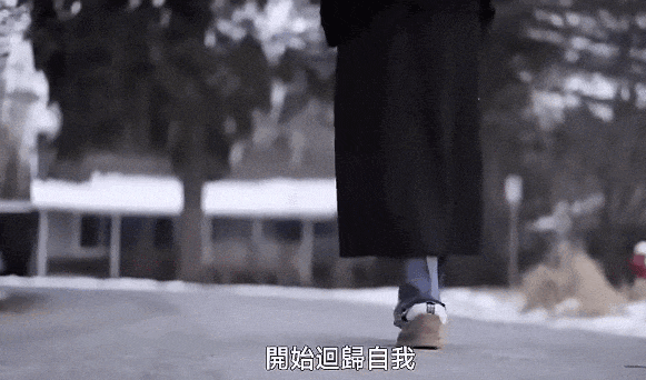 58歲王祖賢宣佈復出，網友感慨：退圈20年，她竟活成了這樣….