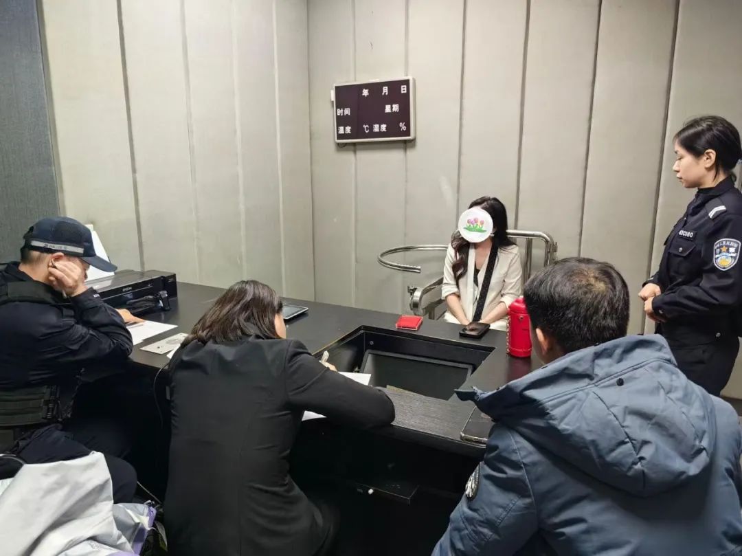 百萬粉絲歌手楊某，全國巡迴演唱會後被抓