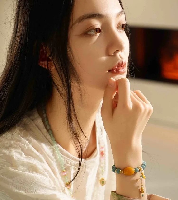 淡淡的檀木香，有人說是“行走的香水”