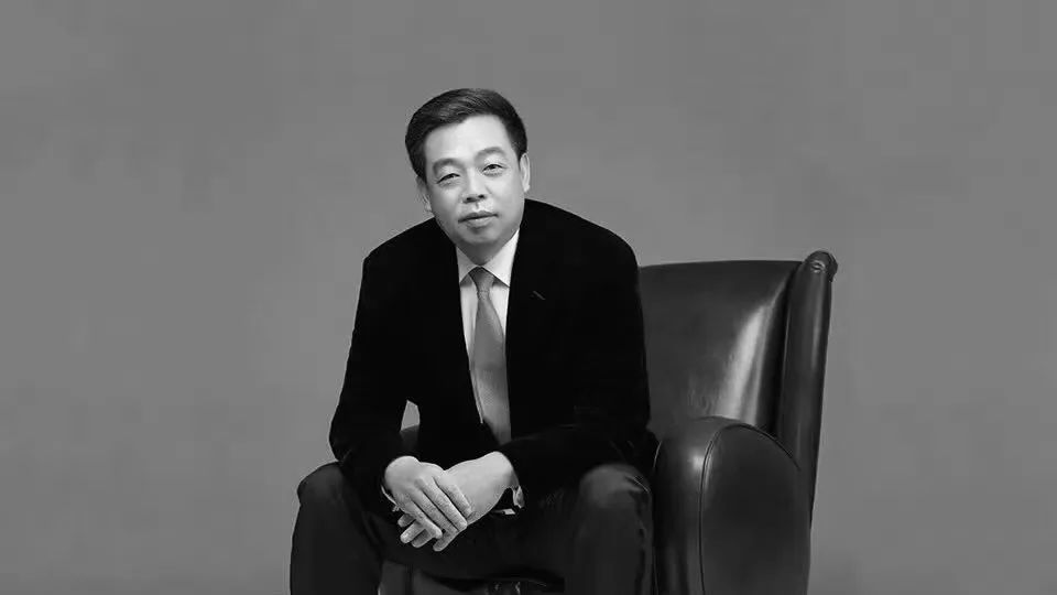 傳“墜樓身亡”，這是一個什麼樣的謎團？