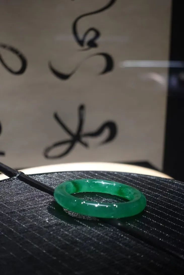 冰種，飄花、滿綠…百元就能平替五位數冰種翡翠~