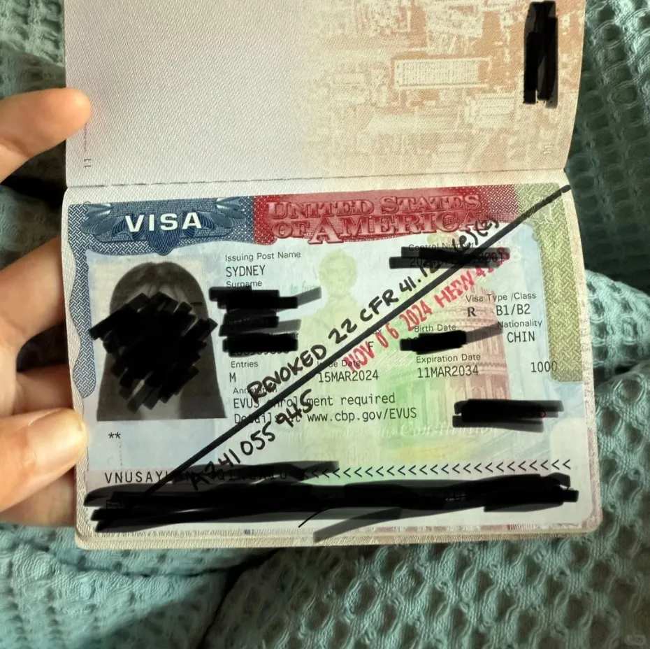 中國女留學生入境美國，在機場廁所待了一個小時，慘遭簽證吊銷+遣返….