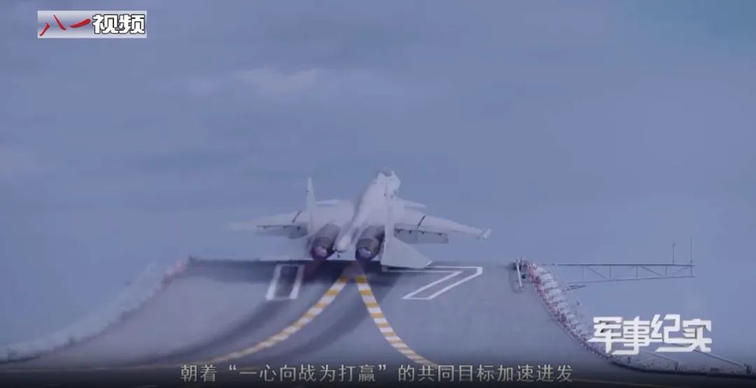 近距離影片實錘！殲-15VS“超級大黃蜂”，側面印證中美航母曾遠距離對峙
