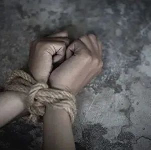 “350萬，不給錢就撕票！”廣東18歲“富二代”留學生被綁架，真相觸目驚心……