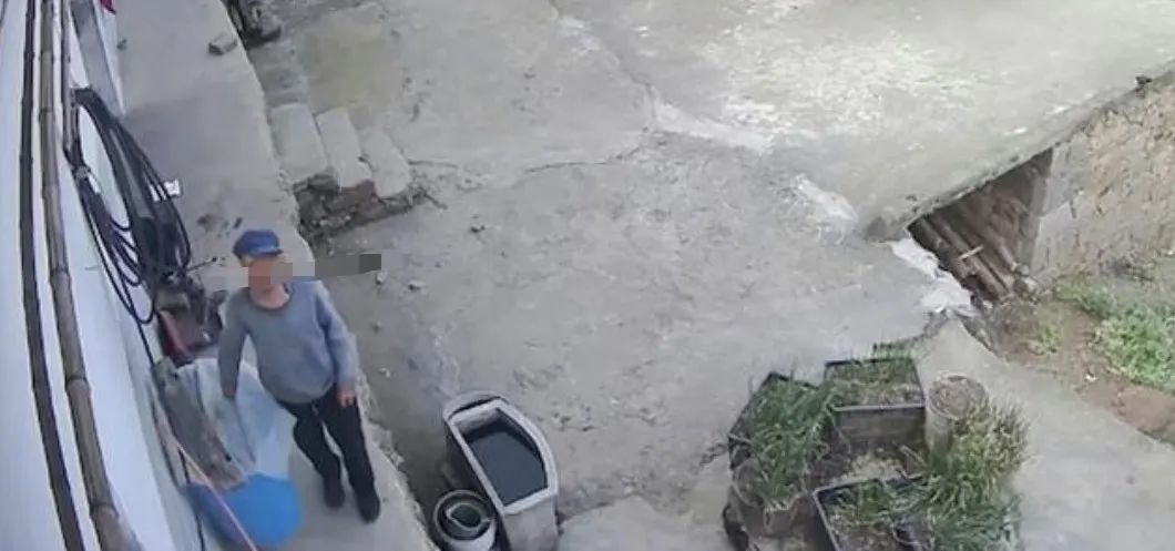 “你來看下爺爺嘛，明天爺爺要走了”：對著監控呼喚孫女的老人當晚離開了……