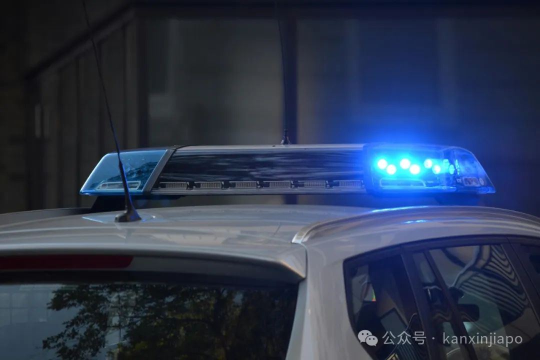 新加坡現裸男持刀傷人，赤身奔跑還四處搞破壞！