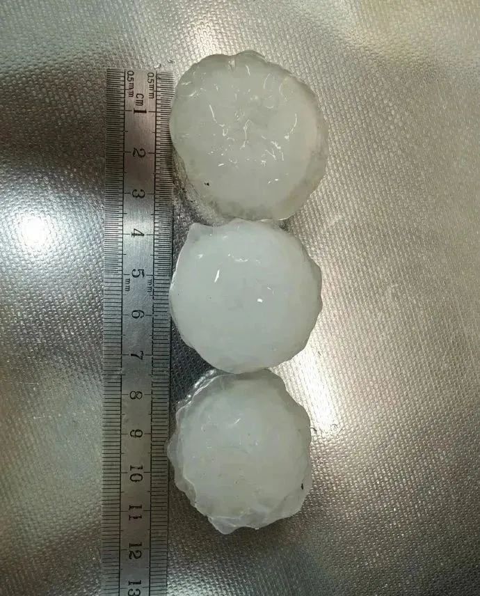 全國多地“雹災”，為什麼砸穿汽車的冰雹越來越常見了？