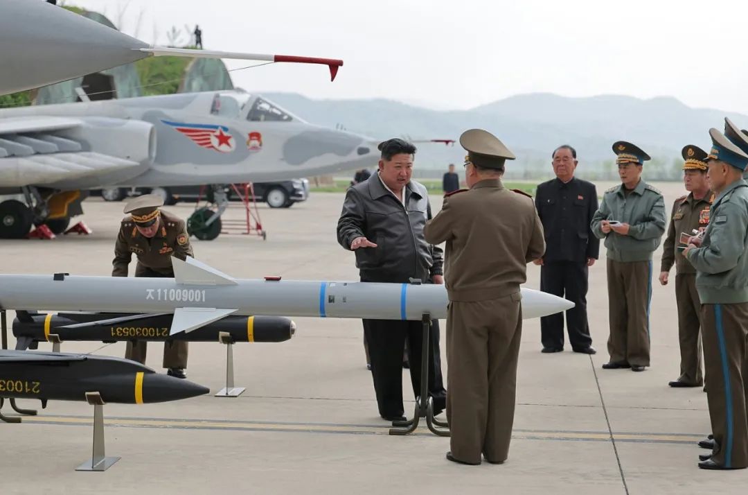 朝鮮的又一枚震撼彈，實射新型中距空空導彈，酷似霹靂12