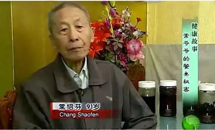 重大發現：早起空腹吃它，三高降了，血管通了，精神好了，免疫力提高了
