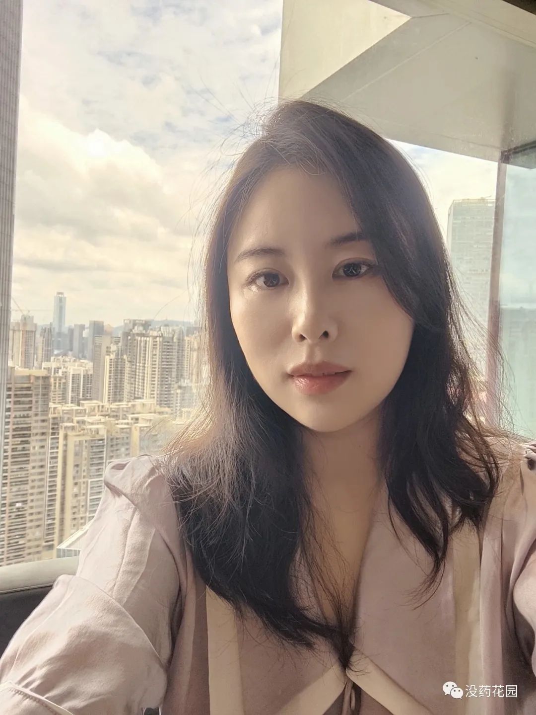 沒藥：“夏天真的很愛這瓶乳液，你們一定要試試”