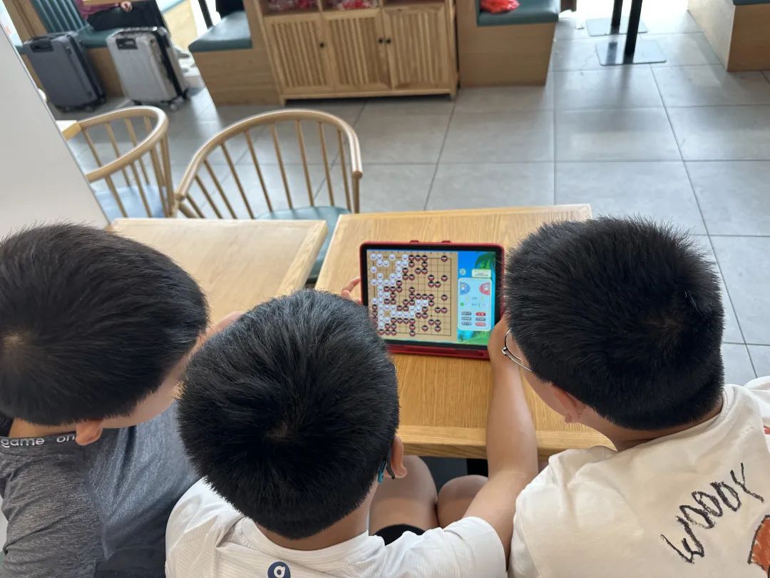 學習、穩娃兩不誤，假期出遊大功臣，必須是它