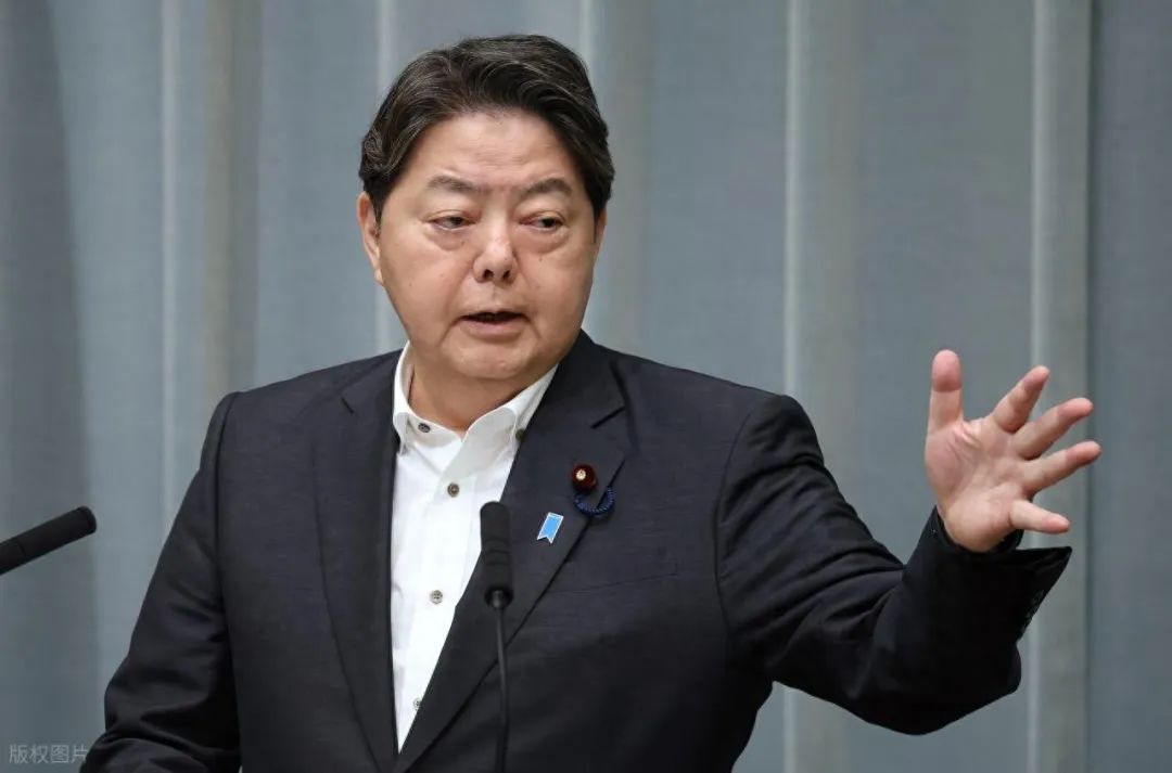 日本坐立難安，西太海域垂髮過千，從監控遼寧艦到實力鴻溝焦慮