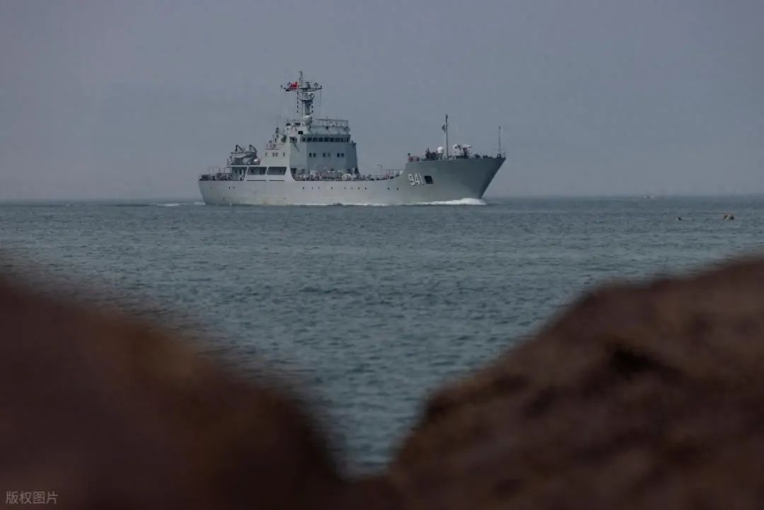 解放軍50架戰機合圍臺島，雙航母佈下鐵桶陣