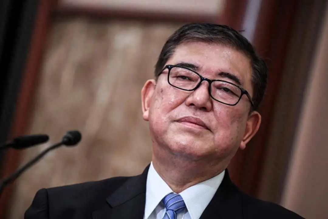 特朗普把日本首相逼上絕路……
