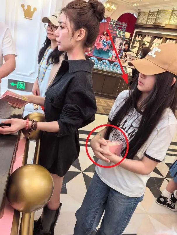大S女兒在北京露面，素顏特別像大S