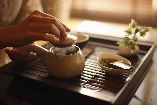 高分神作，一杯茶裡寫盡情和欲、生和死