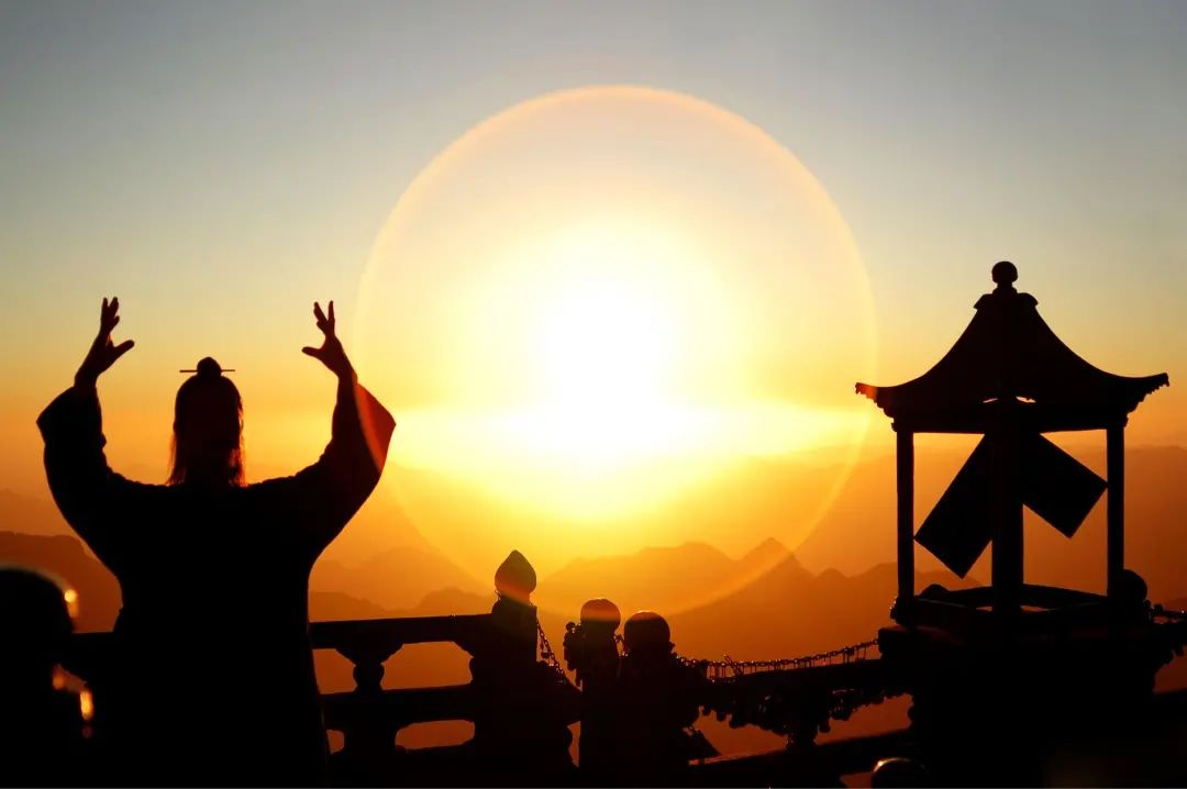 丹田呼吸法：接收宇宙能量，振動全身細胞，排出病氣，快速補血強身！