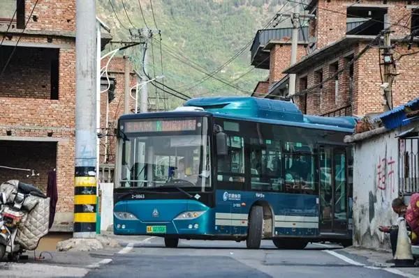 離不開的K121路公交車
