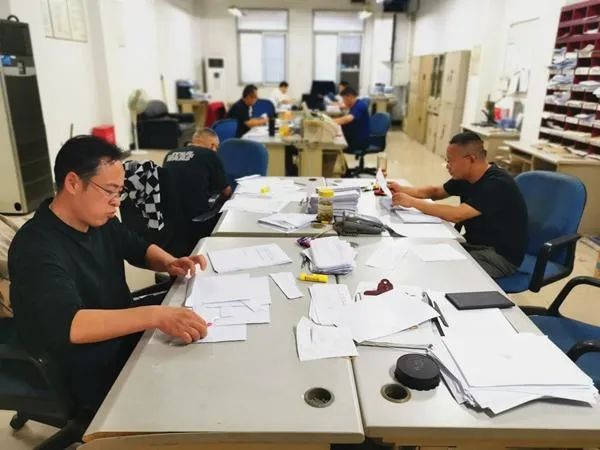 告別前，杭州電報被年輕人排隊發