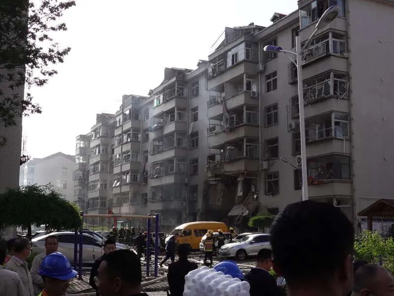 太原小區爆炸：相對兩棟居民樓起火，不止一次爆炸聲，仍有2人失聯