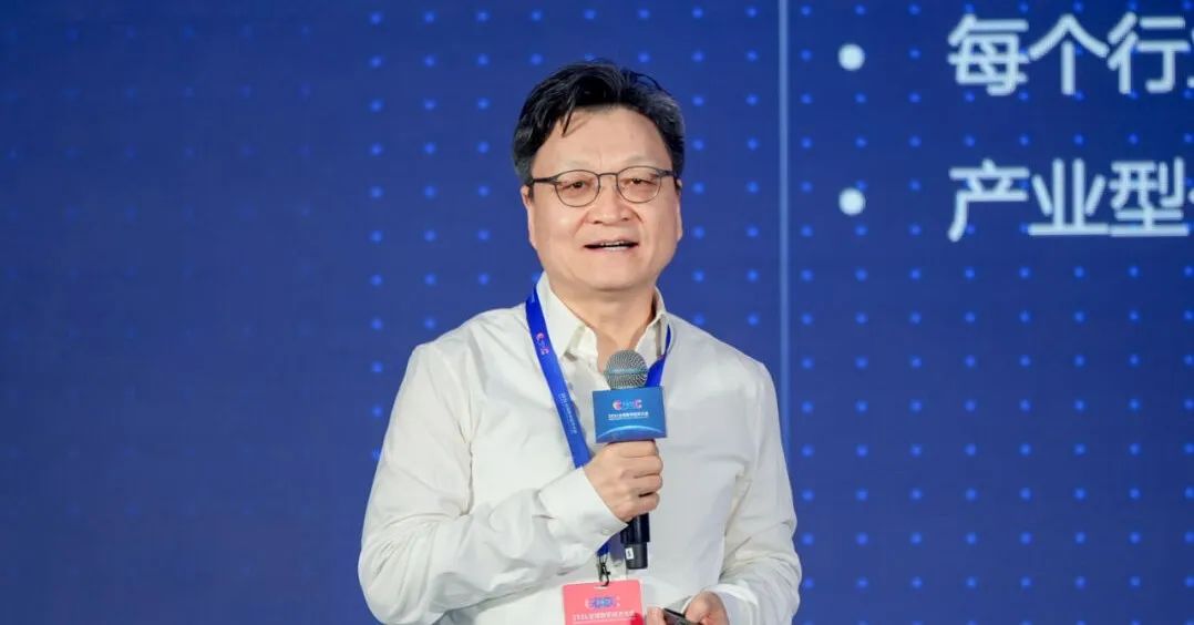 牛文文：403天，一箇中國AI實踐者的觀察與體驗