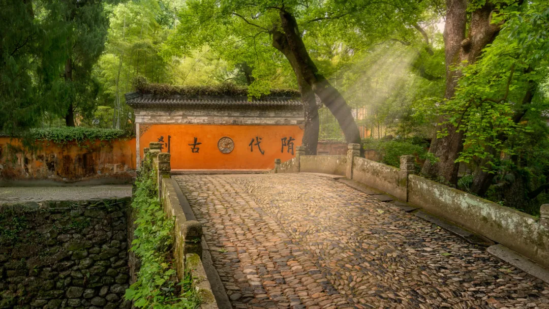 中國最“傻”5A景區！門票免費，吃飯2塊，住宿25元，低調地美了1400多年！