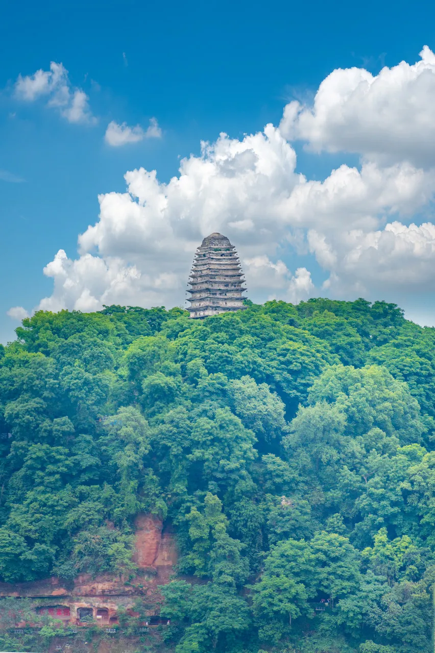 高鐵直達！這才是中國最“安逸”的小城，距成都1小時，景比城出名，美食比成都好吃N倍！