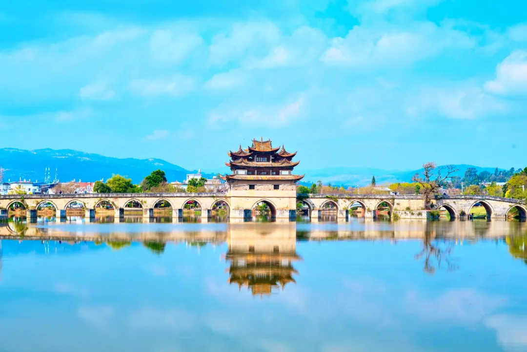 高鐵2h直達！全年均溫20℃，這座法式風情小城，10元實現米線自由，連央視《舌尖》都來尋味！