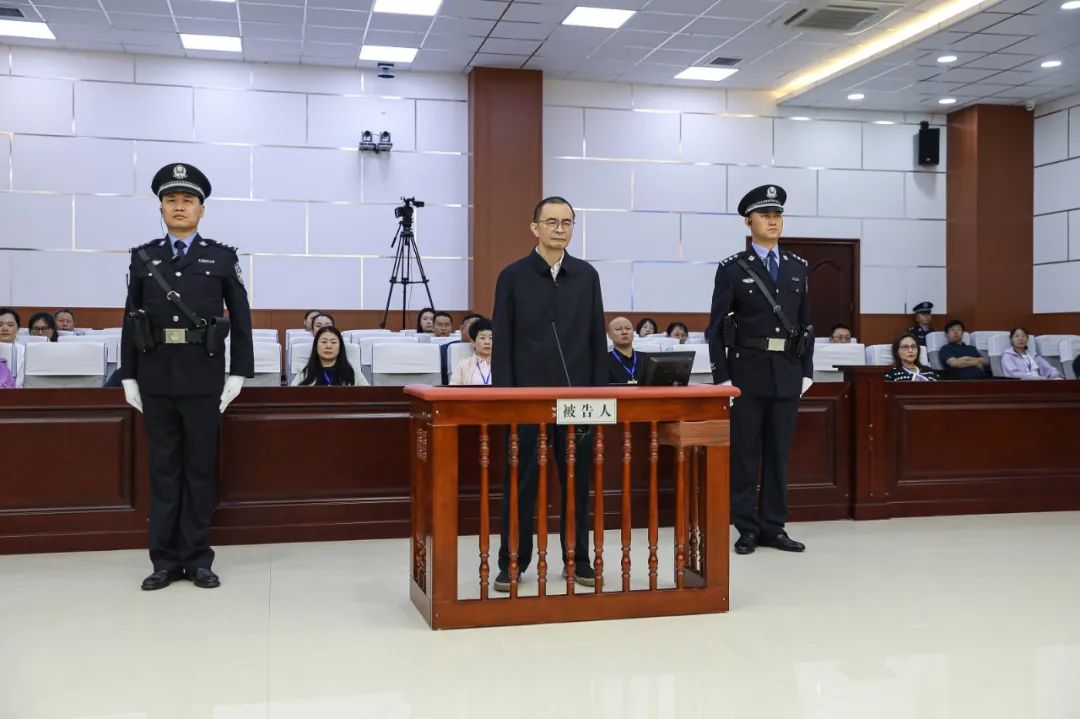 何文忠，死緩！