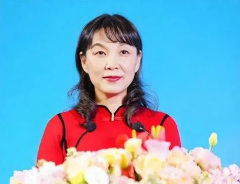 娃哈哈兩位老員工爆料：在內部大會上，宗馥莉和杜建英是不會同框的