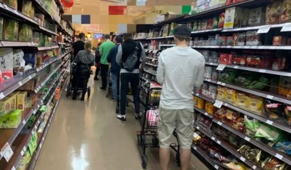 誤會還是侵犯顧客權利？紐約一華人超市員工誤判“零元購”，強行搜身致70多歲老人肋骨折，其妻子驚嚇過度入院治療….