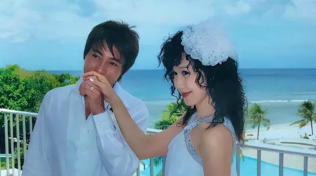 夫妻倆為了不變老，堅持26年不吃肉不生子，如今54歲近照不敢認….