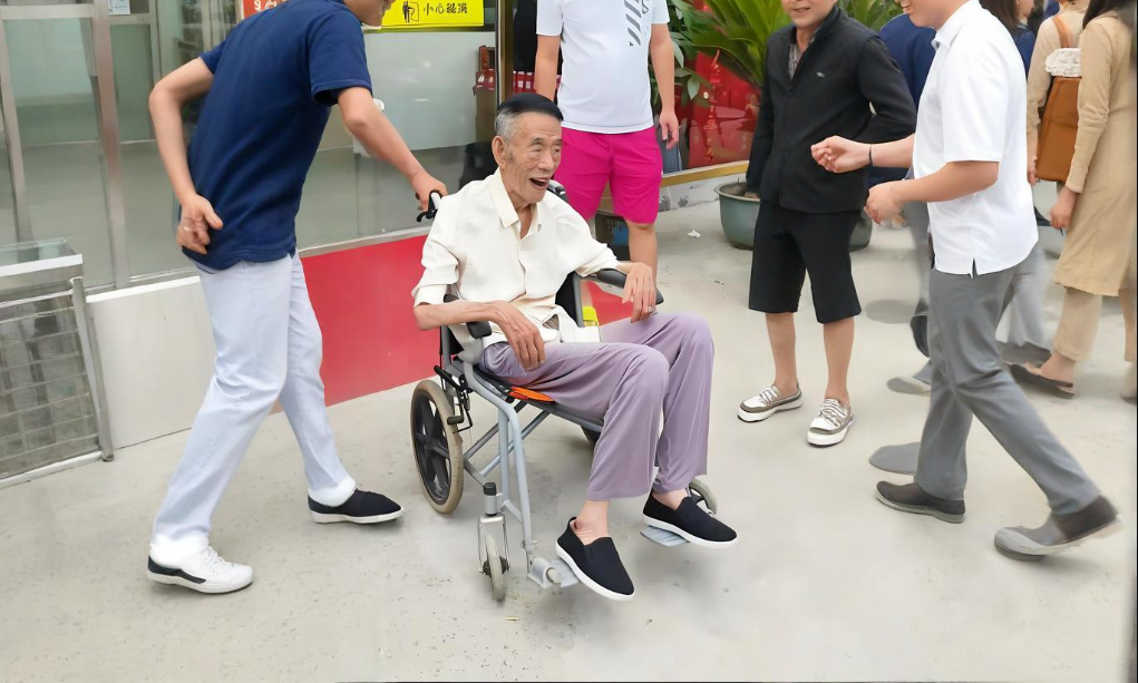 上午剪綵下午離世，94歲楊少華之死，我看見人性的黑洞