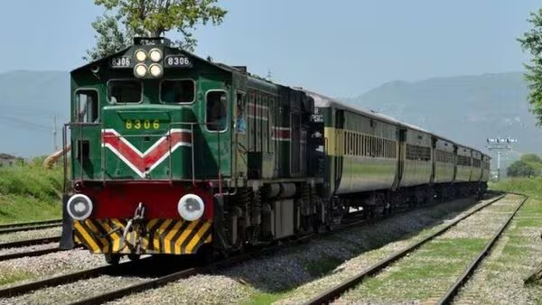 巴基斯坦火車遭劫持，450多人成人質