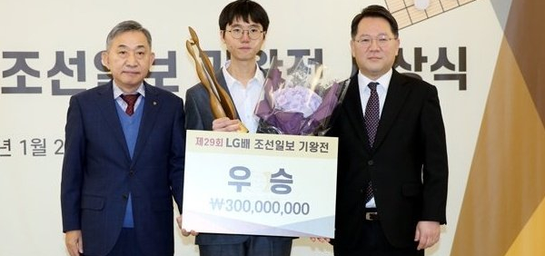 陳震回應OPPO洩密事件；小米汽車回應召回；不能說的機器將採用側邊指紋