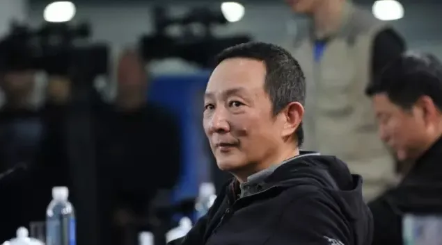 五婚娶劉蓓，50歲愛上27歲宋佳，其貌不揚的張黎為何備受女星青睞？