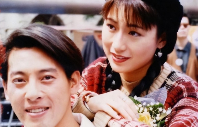 這對明星夫妻為了不變老，堅持26年不吃肉不生子，如今54歲近照不敢認