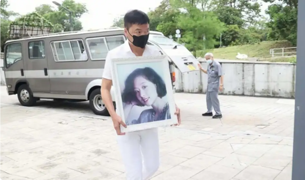 TVB演員為妻子完成海葬，現場突發意外