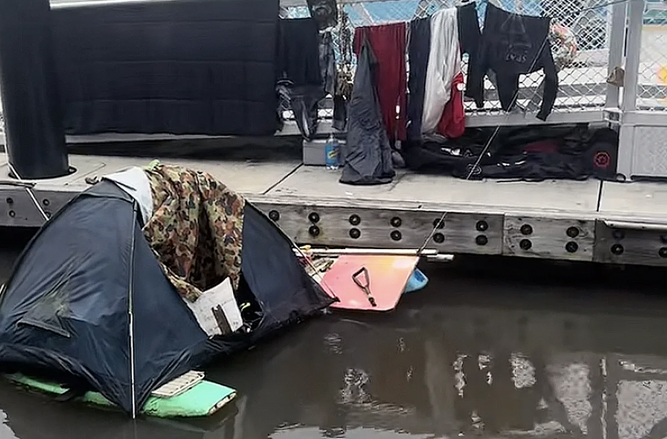 心碎！澳洲海岸驚現水上帳篷，澳洲住房危機日益嚴重