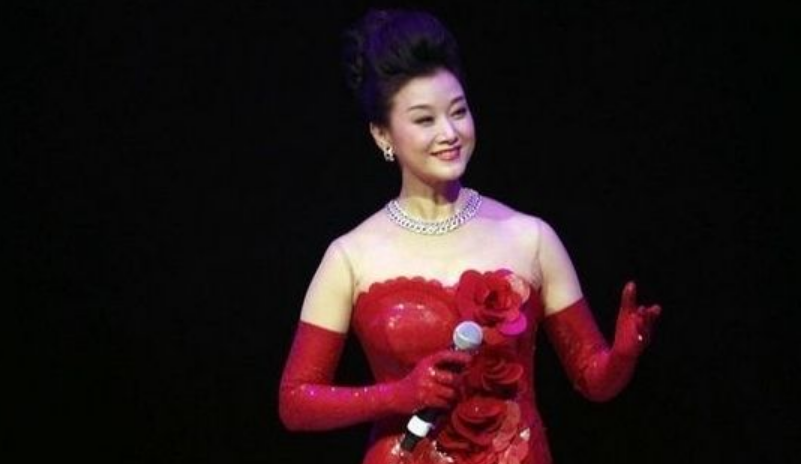 57歲宋祖英現狀：高齡生子，和丈夫分居8年，隱退生活驚呆網友！