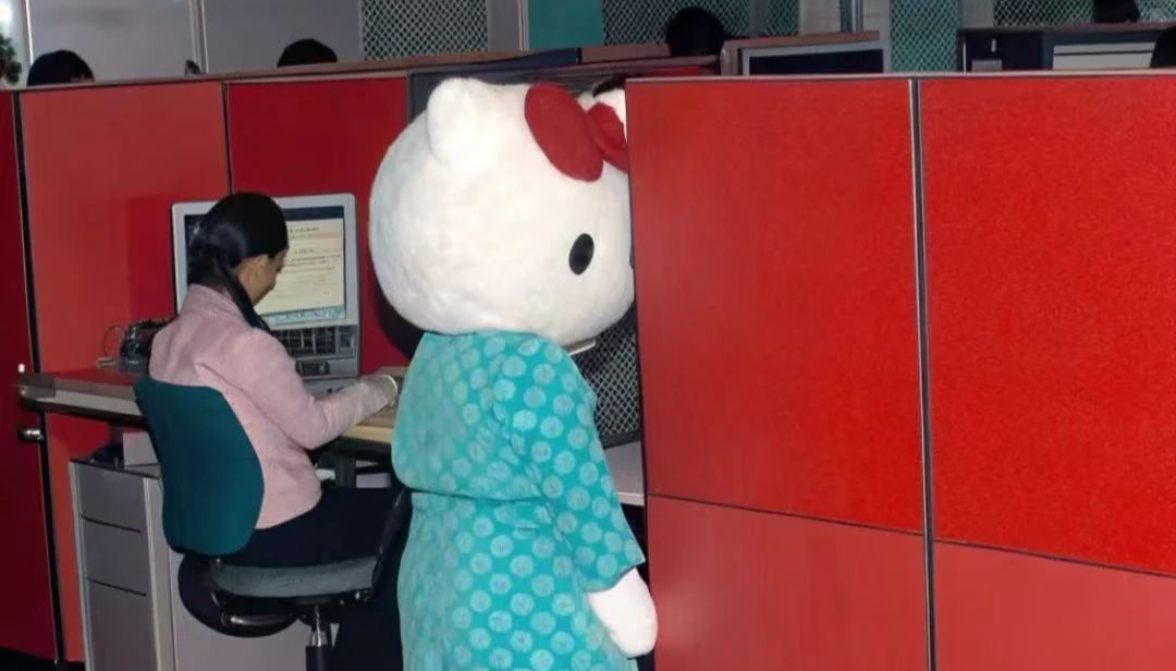 爆火AI讓照片秒變CCD，還能變身HelloKitty整頓職場