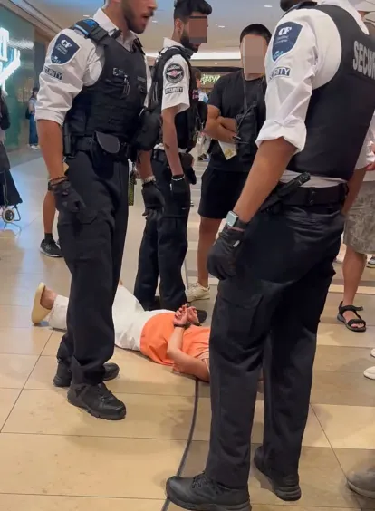 FairviewMall出事了！華人女子被戴上手銬暴力拖拽！大批群眾圍觀！