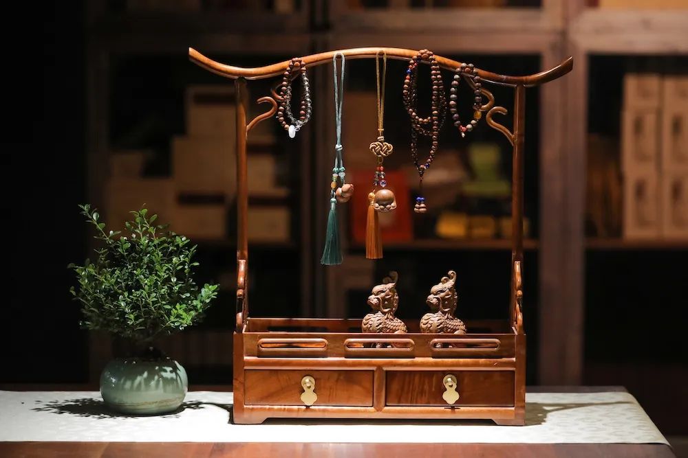 “國木”金絲楠掛飾、手串、擺件，百年老料精雕，矜貴又吉祥